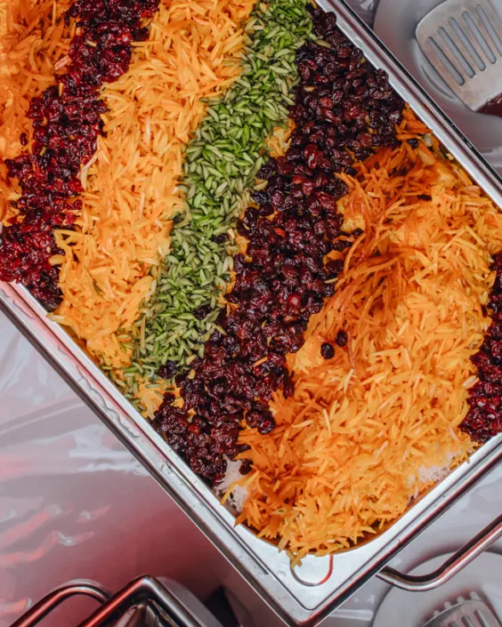 Buffet mit persischen Speisen
